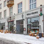 Elegant With Sauna, Town Hall Square, Old Town Appartement