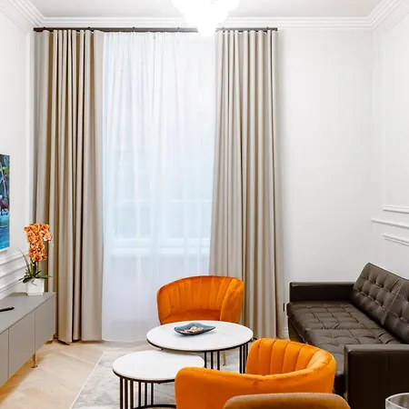 Elegant With Sauna, Town Hall Square, Old Town Apartmán *