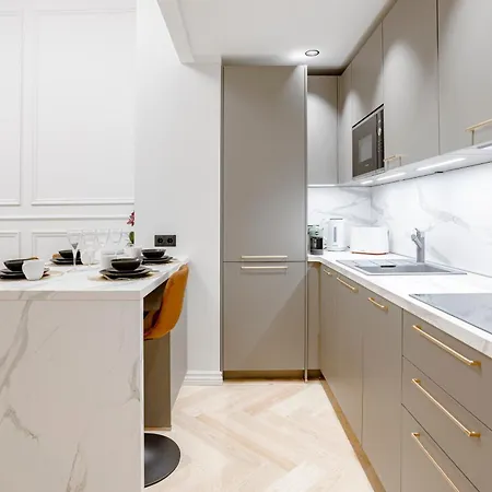 Elegant With Sauna, Town Hall Square, Old Town Apartmán *