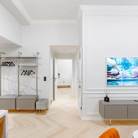 Elegant With Sauna, Town Hall Square, Old Town تالين