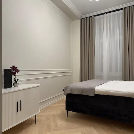 Daire Elegant With Sauna, Town Hall Square, Old Town Tallinn