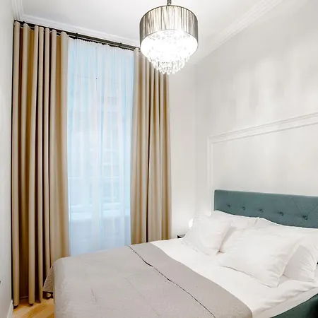 Elegant With Sauna, Town Hall Square, Old Town Daire Tallinn