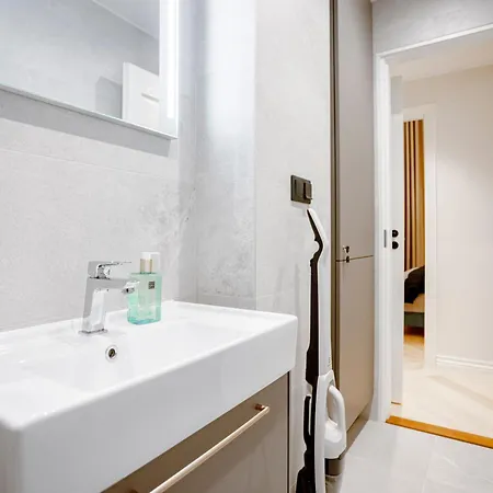 Daire Elegant With Sauna, Town Hall Square, Old Town *