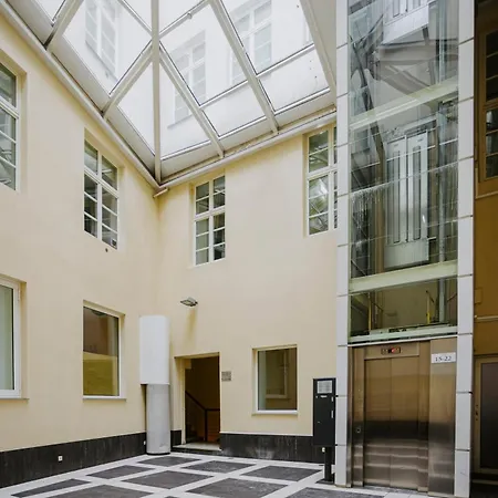 Elegant With Sauna, Town Hall Square, Old Town Tallinn