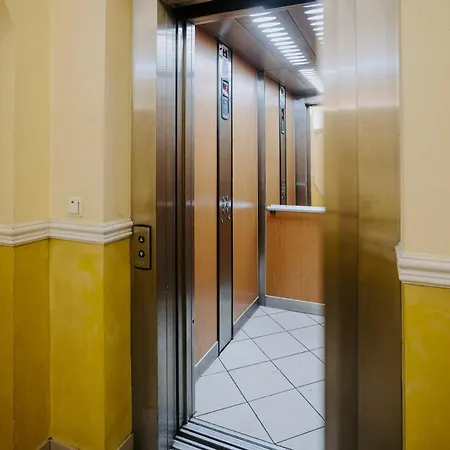 Elegant With Sauna, Town Hall Square, Old Town Daire *