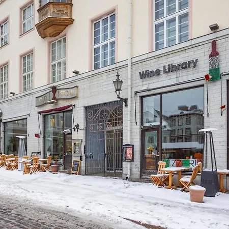 Elegant With Sauna, Town Hall Square, Old Town Apartament