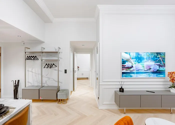 Elegant With Sauna, Town Hall Square, Old Town تالين