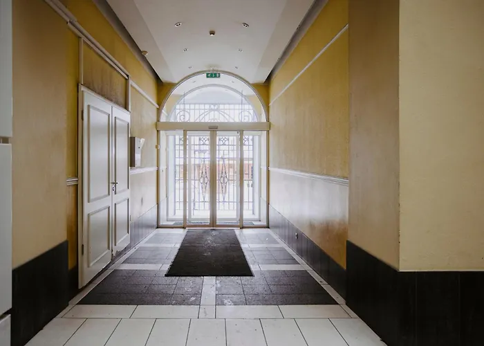 Elegant With Sauna, Town Hall Square, Old Town * تالين