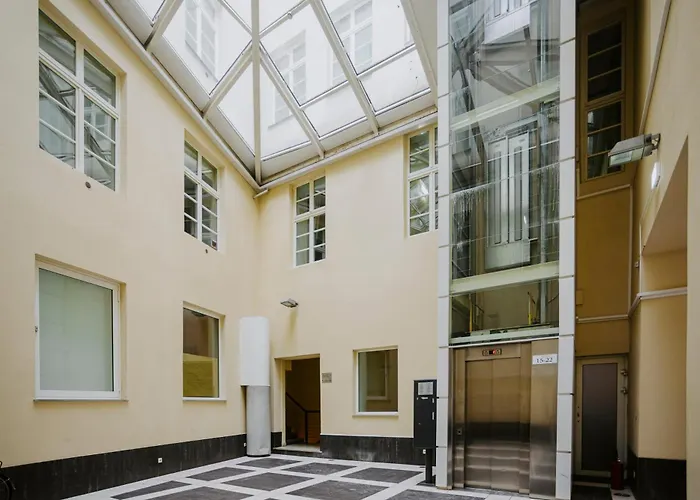 Elegant With Sauna, Town Hall Square, Old Town Tallinn