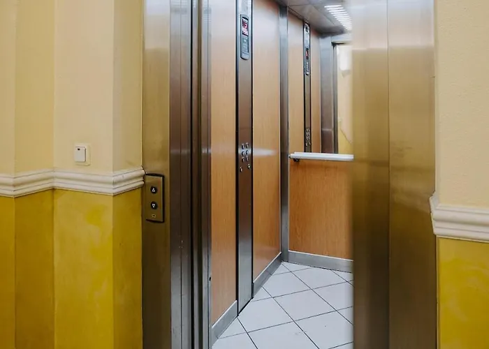 Elegant With Sauna, Town Hall Square, Old Town Apartmán *