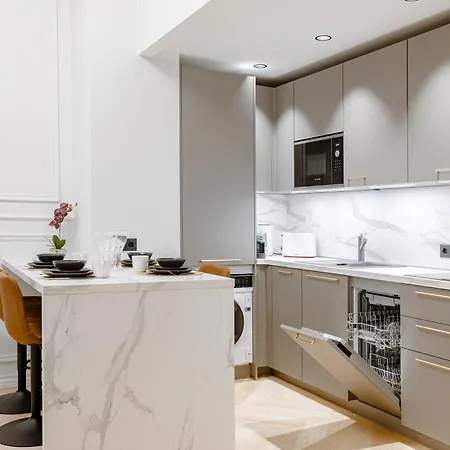 Elegant With Sauna, Town Hall Square, Old Town *