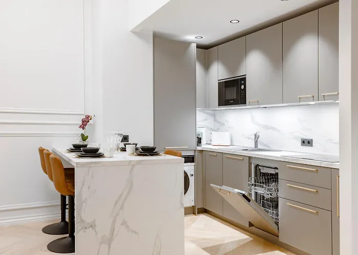 Elegant With Sauna, Town Hall Square, Old Town *