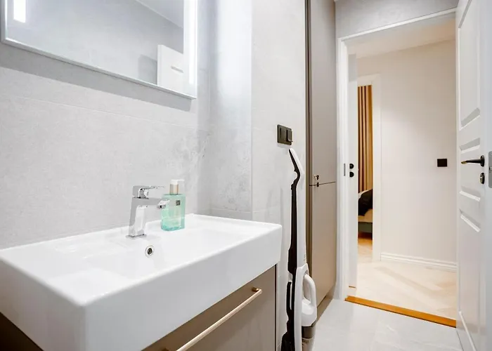 Elegant With Sauna, Town Hall Square, Old Town Appartamento